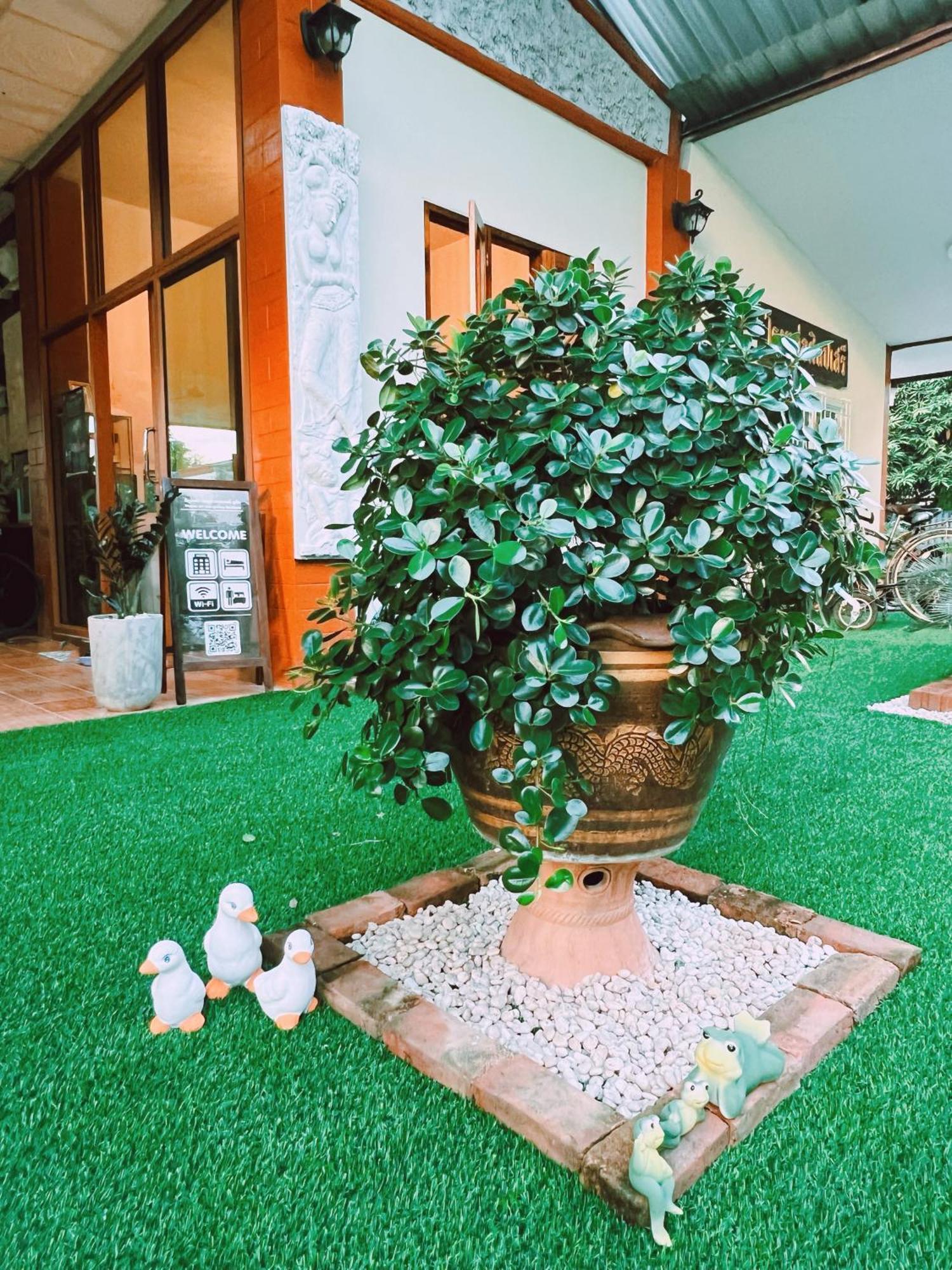 Phiphu Art And Gallery Boutique Сукотай Екстериор снимка